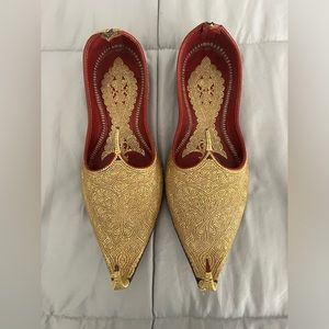 Elegant Gold Men's Sandals